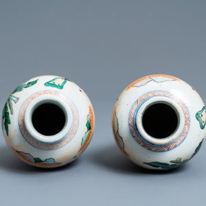 Une paire de vases de forme 'meiping' en porcelaine de Chine wucai, 19ème — photo 5