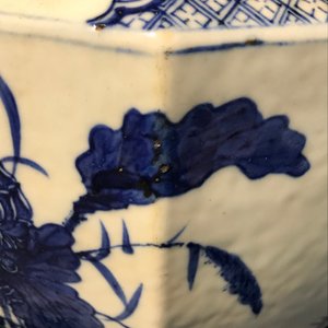 Une paire de vases de forme octagonale en porcelaine de Chine bleu et blanc, 19ème — photo 10