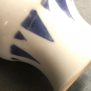 Une paire de vases de forme rouleau du Hatcher cargo en porcelaine de Chine bleu et blanc, époque Transition — photo 9