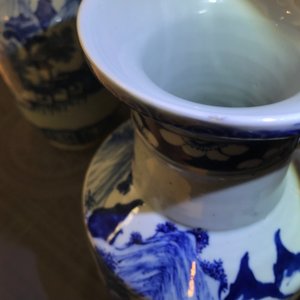 Une paire de vases de forme rouleau en porcelaine de Chine bleu et blanc, 19ème — photo 8
