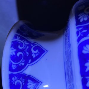 Une paire de vases de forme rouleau en porcelaine de Chine en bleu et blanc, Kangxi — photo 19