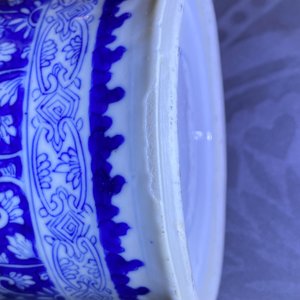 Une paire de vases de forme rouleau en porcelaine de Chine en bleu et blanc, Kangxi — photo 22