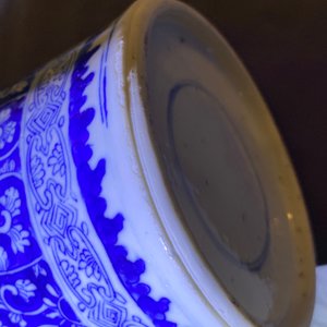 Une paire de vases de forme rouleau en porcelaine de Chine en bleu et blanc, Kangxi — photo 25