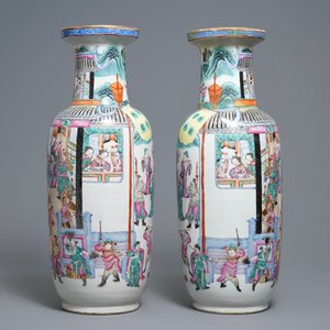 Une paire de vases de forme rouleau en porcelaine de Chine famille rose, 19ème — photo 2