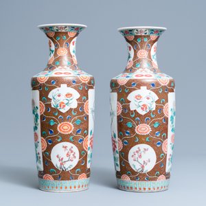 Une paire de vases de forme rouleau en porcelaine de Chine famille rose, 19ème — photo 4