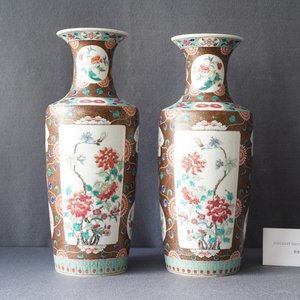 Une paire de vases de forme rouleau en porcelaine de Chine famille rose, 19ème — photo 7