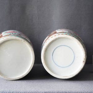 Une paire de vases de forme rouleau en porcelaine de Chine famille rose, 19ème — photo 10
