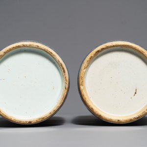 Une paire de vases de forme rouleau en porcelaine de Chine famille rose, 19ème — photo 5