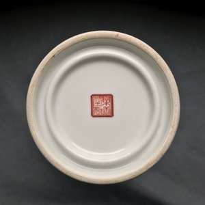 Une paire de vases de forme rouleau en porcelaine de Chine famille rose, 20ème — photo 25