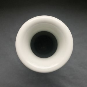 Une paire de vases de forme rouleau en porcelaine de Chine famille rose, 20ème — photo 26