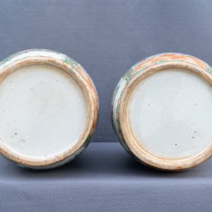Une paire de vases de forme rouleau en porcelaine de Chine famille rose de Canton, 19ème — photo 16