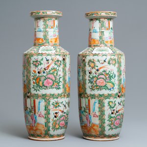 Une paire de vases de forme rouleau en porcelaine de Chine famille rose de Canton, 19ème — photo 2
