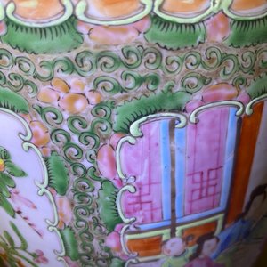 Une paire de vases de forme rouleau en porcelaine de Chine famille rose de Canton, 19ème — photo 10
