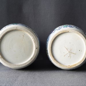 Une paire de vases de forme rouleau en porcelaine de Chine famille verte, Kangxi — photo 10