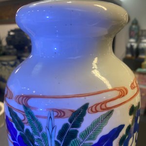 Une paire de vases de forme rouleau en porcelaine de Chine wucai, 19ème — photo 7