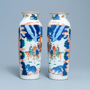 Une paire de vases de forme rouleau en porcelaine de Chine wucai, 19ème — photo 4