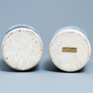 Une paire de vases de forme rouleau en porcelaine de Chine wucai, 19ème — photo 6