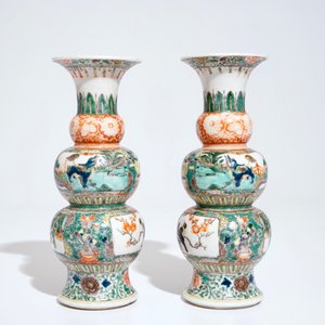 Une paire de vases de forme triple gourde en porcelaine de Chine famille verte, 19ème — photo 3