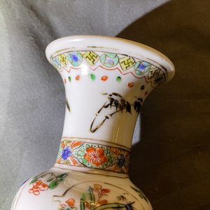 Une paire de vases de forme triple gourde en porcelaine de Chine famille verte, Kangxi — photo 7