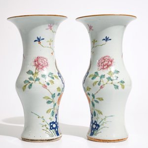 Une paire de vases de forme yenyen en porcelaine de Chine famille rose, 19ème — photo 2