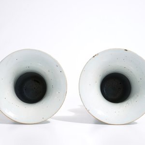 Une paire de vases de forme yenyen en porcelaine de Chine famille rose, 19ème — photo 6