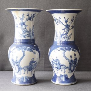 Une paire de vases de forme yenyen et deux vases aux fonds céladon en porcelaine de Chine, 19ème — photo 15