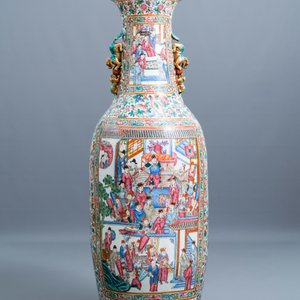 Une paire de vases de taille exceptionelle en porcelaine de Chine famille rose, 19ème — photo 2