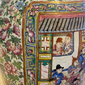 Une paire de vases de taille exceptionelle en porcelaine de Chine famille rose, 19ème — photo 21