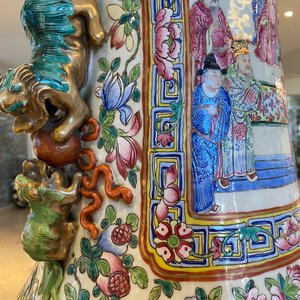 Une paire de vases de taille exceptionelle en porcelaine de Chine famille rose, 19ème — photo 39