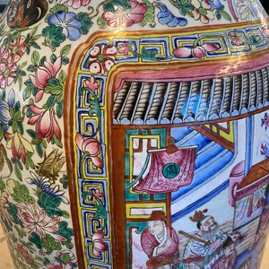 Une paire de vases de taille exceptionelle en porcelaine de Chine famille rose, 19ème — photo 41