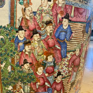Une paire de vases de taille exceptionelle en porcelaine de Chine famille rose, 19ème — photo 80