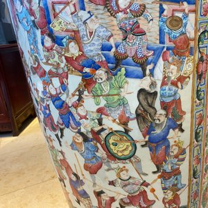 Une paire de vases de taille exceptionelle en porcelaine de Chine famille rose, 19ème — photo 115