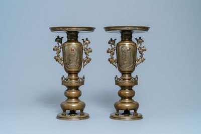 Une paire de vases de type usubata en bronze incrusté d'or, d'argent et de cuivre, Japon, Meiji, 19ème