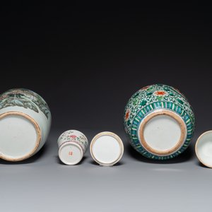 Une paire de vases, deux pots et une boîte couverte en porcelaine de Chine famille rose, 19/20ème — photo 6