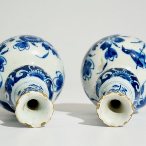 Une paire de vases double gourde en faïence de Delft bleu et blanc, début du 18ème — photo 6
