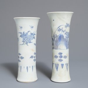 Une paire de vases du Hatcher cargo en porcelaine de Chine bleu et blanc, époque Transition — photo 2