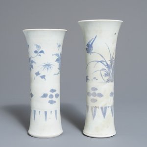 Une paire de vases du Hatcher cargo en porcelaine de Chine bleu et blanc, époque Transition — photo 5