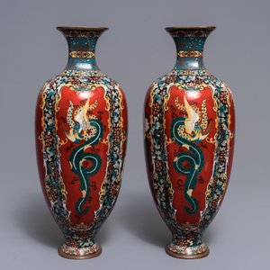 Une paire de vases en émaux cloisonnés, Japon, Meiji, 19ème — photo 2