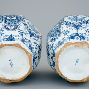 Une paire de vases en faïence de Delft, 18ème — photo 6