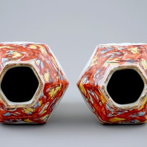 Une paire de vases en faïence de Delft au décor petit feu, 18ème — photo 5