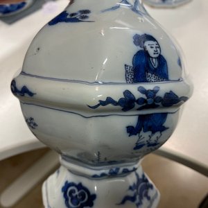 Une paire de vases en faïence de Delft en bleu et blanc à décor de chinoiserie, fin du 17ème — photo 18