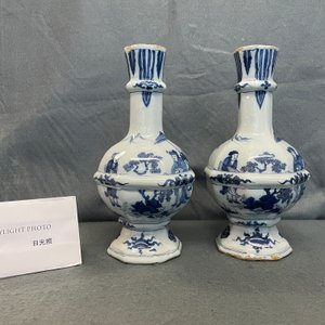 Une paire de vases en faïence de Delft en bleu et blanc à décor de chinoiserie, fin du 17ème — photo 7