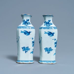 Une paire de vases en faïence de Delft en bleu et blanc et une assiette 'queue de paon' polychrome, 18ème — photo 6