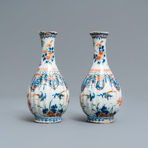 Une paire de vases en faïence de Delft en palette cachemire, 1er quart du 18ème — photo 3