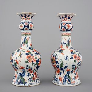 Une paire de vases en faïence de Delft en palette cachemire, ca. 1700 — photo 4