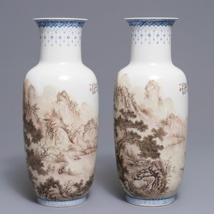 Une paire de vases en porcelaine de Chine à décor de paysages, signés Zhou Guo Jun, République, 20ème — photo 4