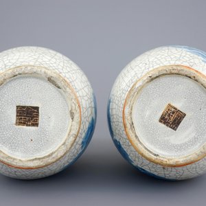 Une paire de vases en porcelaine de Chine à fond craquelé, 19ème — photo 6