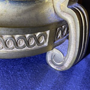 Une paire de vases en porcelaine de Chine à fond craquelé aux montures en bronze doré, Chine, 18ème — photo 11