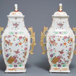 Une paire de vases en porcelaine de Chine aux anses en forme de dragons, Qianlong — photo 3