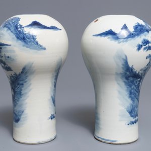 Une paire de vases en porcelaine de Chine bleu et blanc, 19/20ème — photo 3
